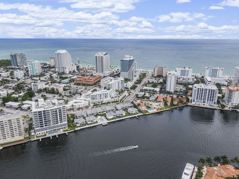 Best location in Fort Lauderdale with beach access to Ocean and Intracoastal Waterway