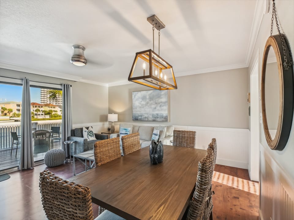 Upper level dining area