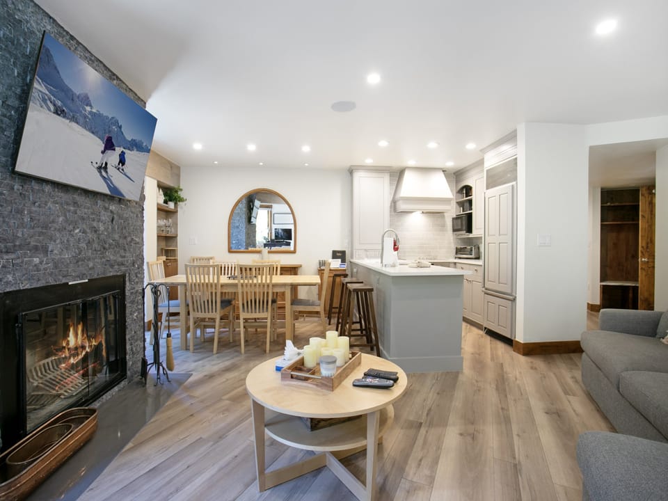 1650 Fallridge 103-003