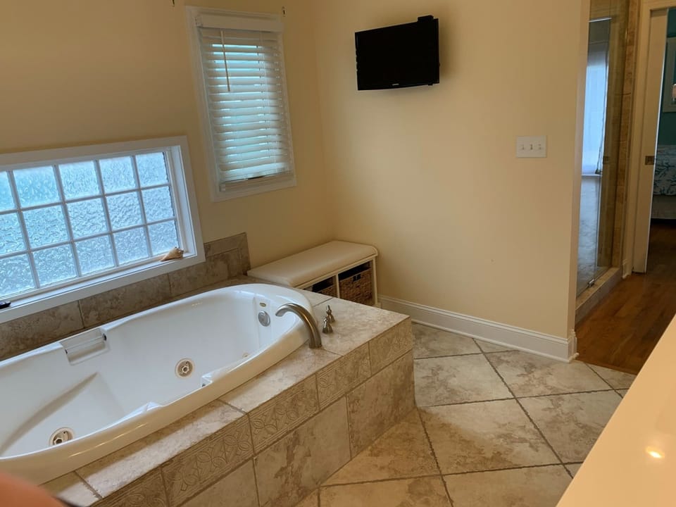 Master Tub