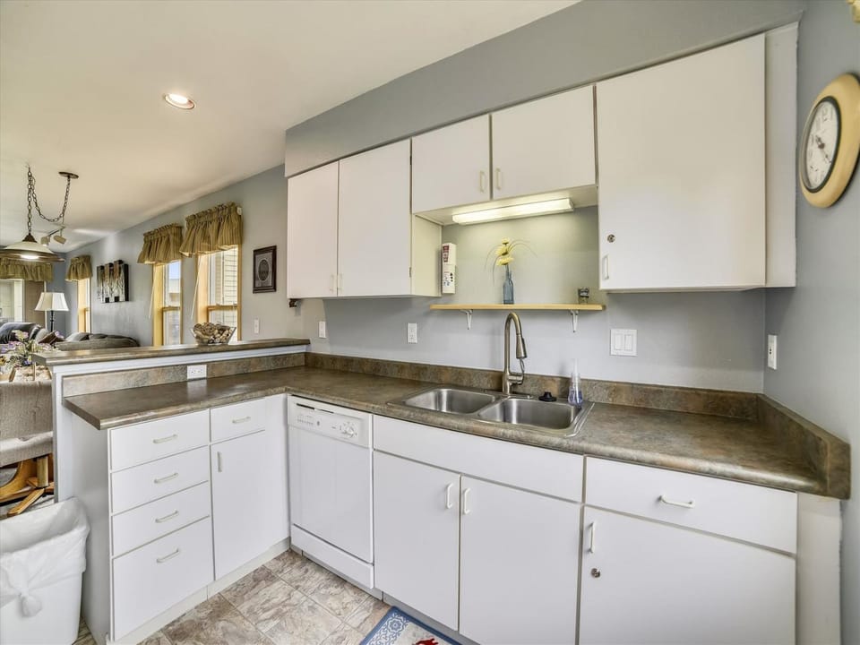 LG723A Kitchen
