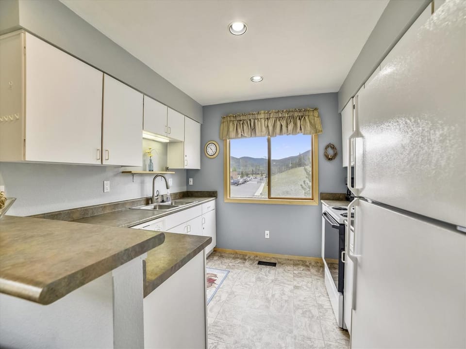 LG723A Kitchen