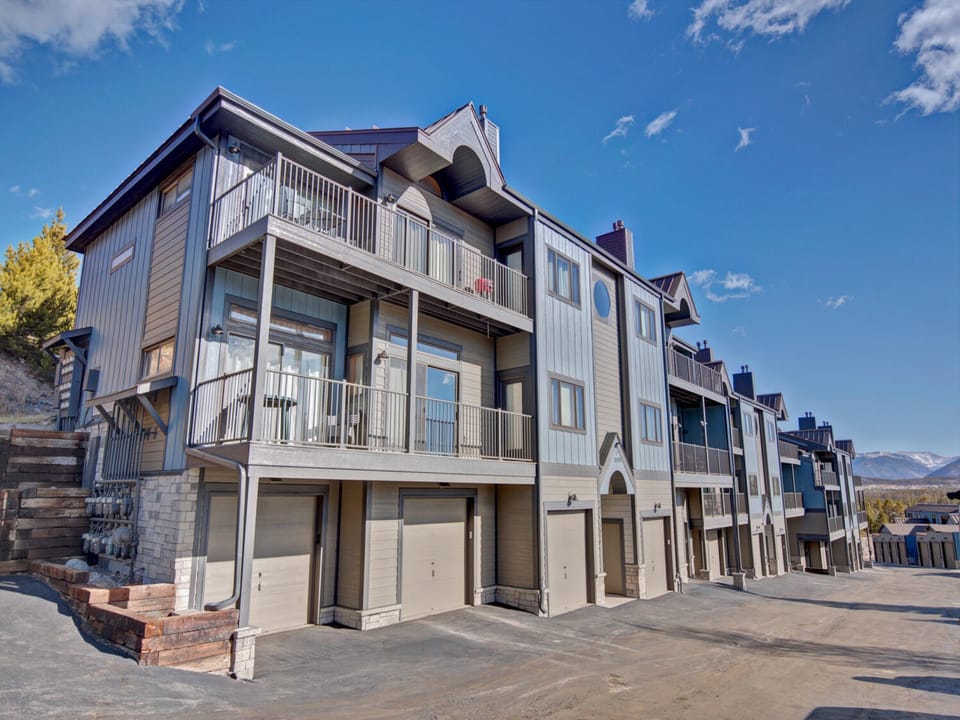 Lake Forest Condos
