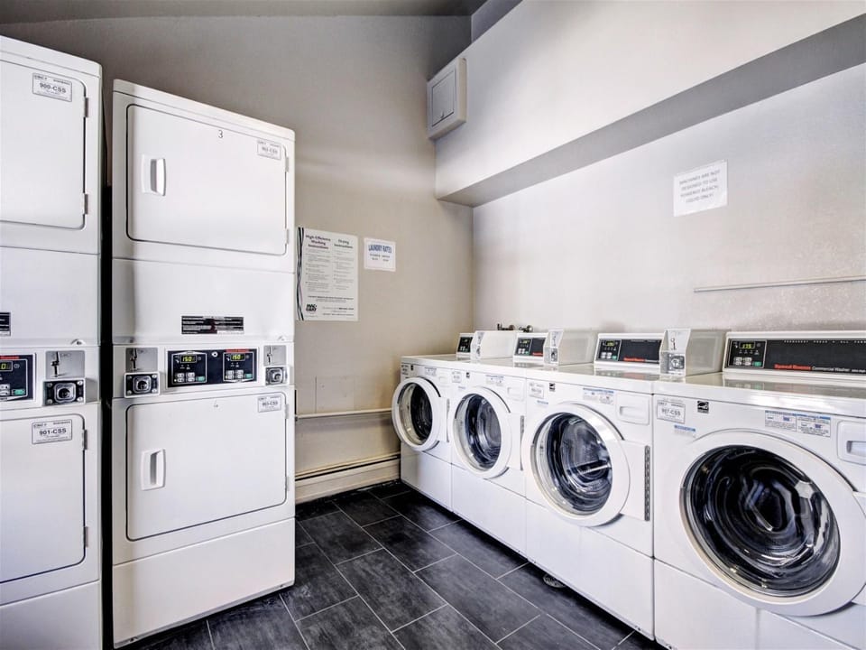 Mountainside Common Laundry
