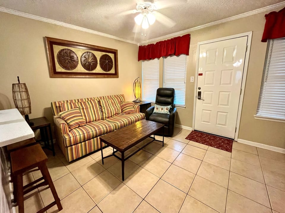 Cozy living area w/SMART 50 inch TV