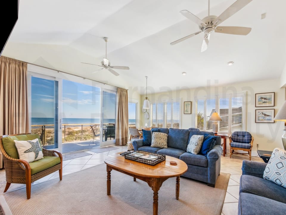 Living Area/Ocean View/Upstairs