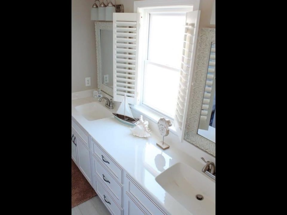 Upstairs Master Bedroom Bath