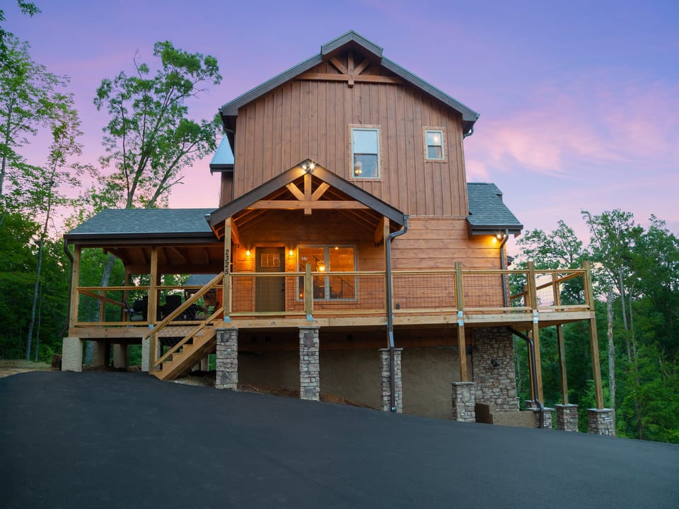 Driveway/Exterior