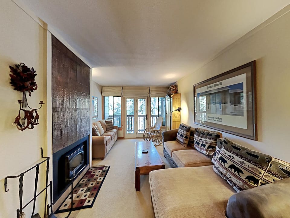 Comfy Slopeside Home with Balcony