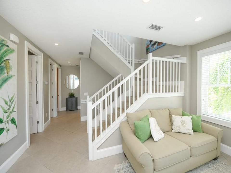 LOWER LEVEL LIVING AREA