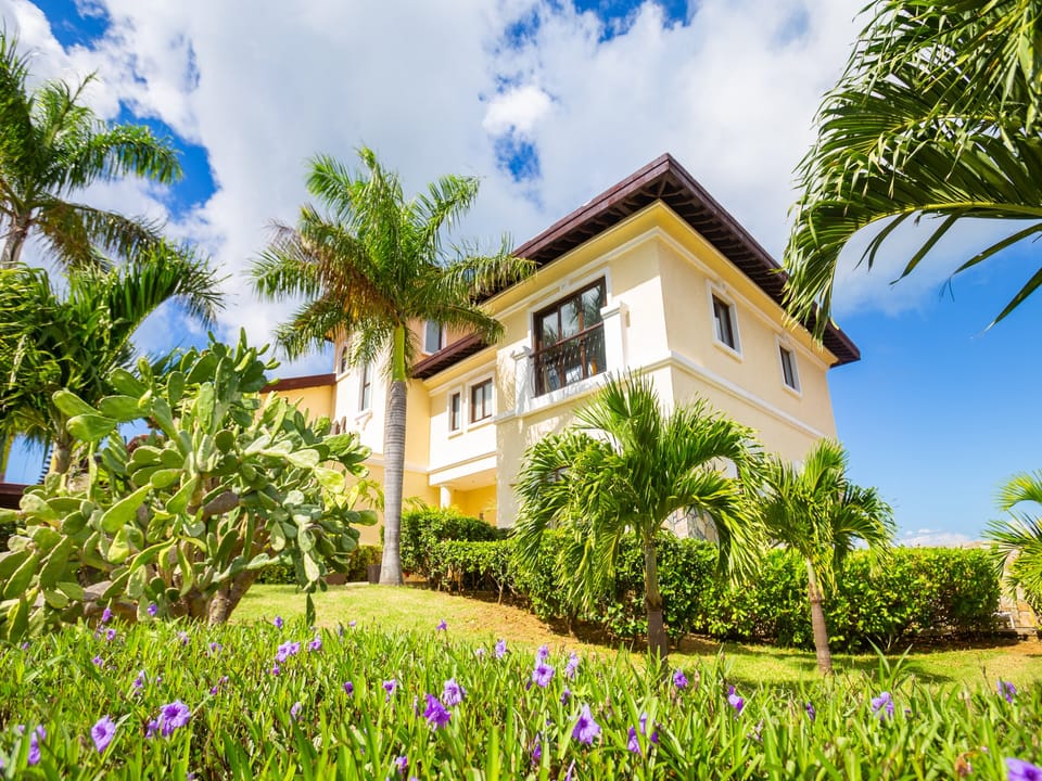 Luxury villa in Pristine Bay