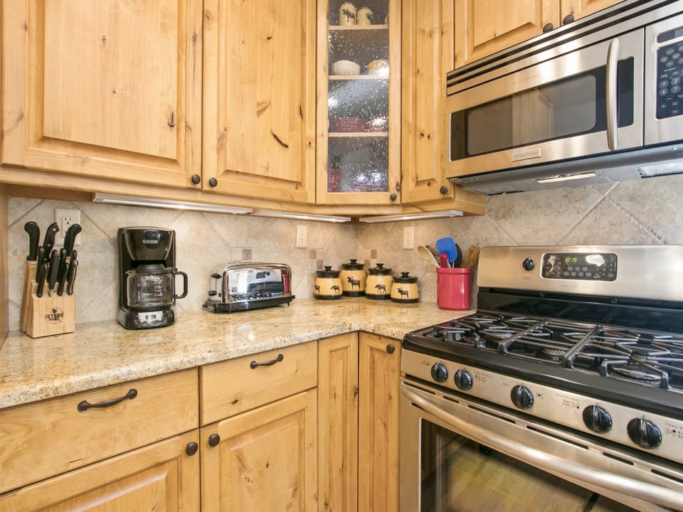 Tranquility on the River Four - The kitchen has beautiful appliances with gas stove/oven, microwave and drip coffee maker.
