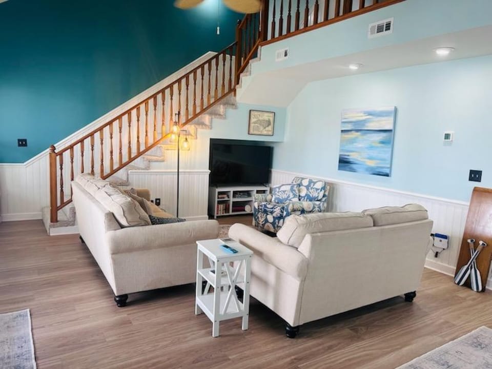 Lower Level Living Area (3)