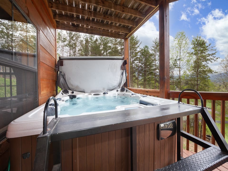 8 Person Hot Tub