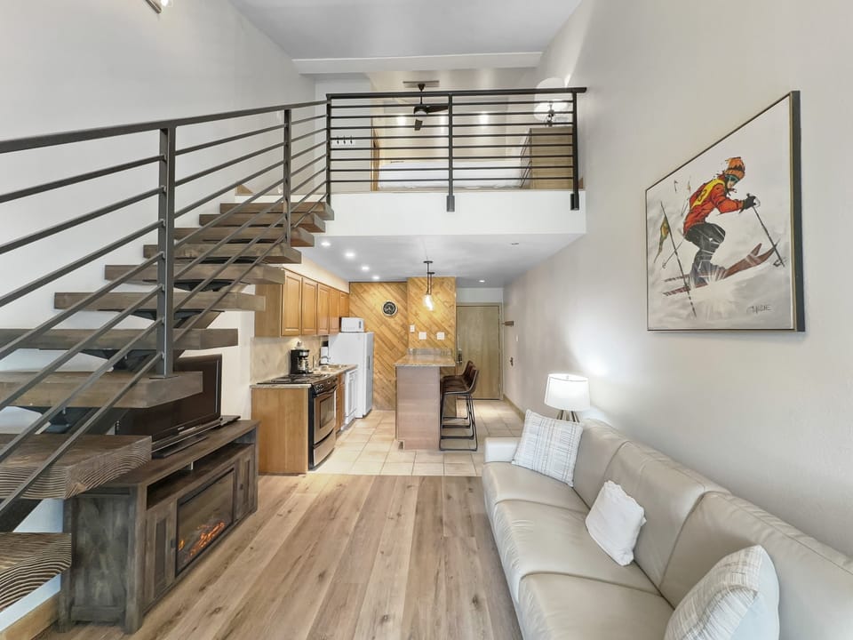 CJ303 Copper Junction Studio w LOFT