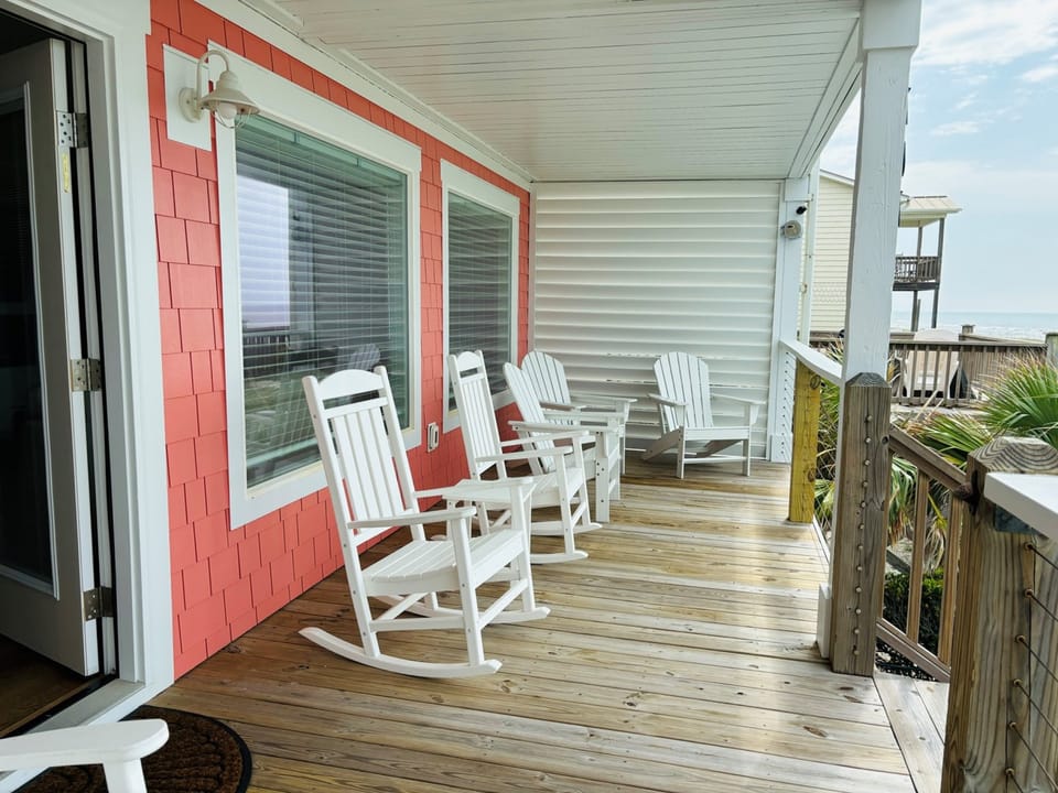 Lower Oceanside Deck (3)