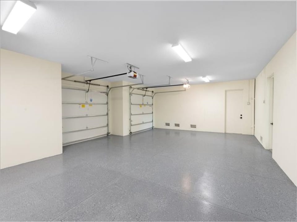 Garage 2