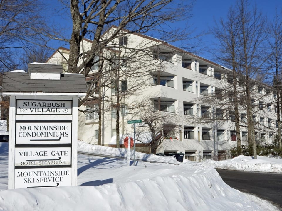 Village Gate Building 10 min walk to Sugarbush Resort  Village Gate Building 10 min walk to Sugarbush Resort