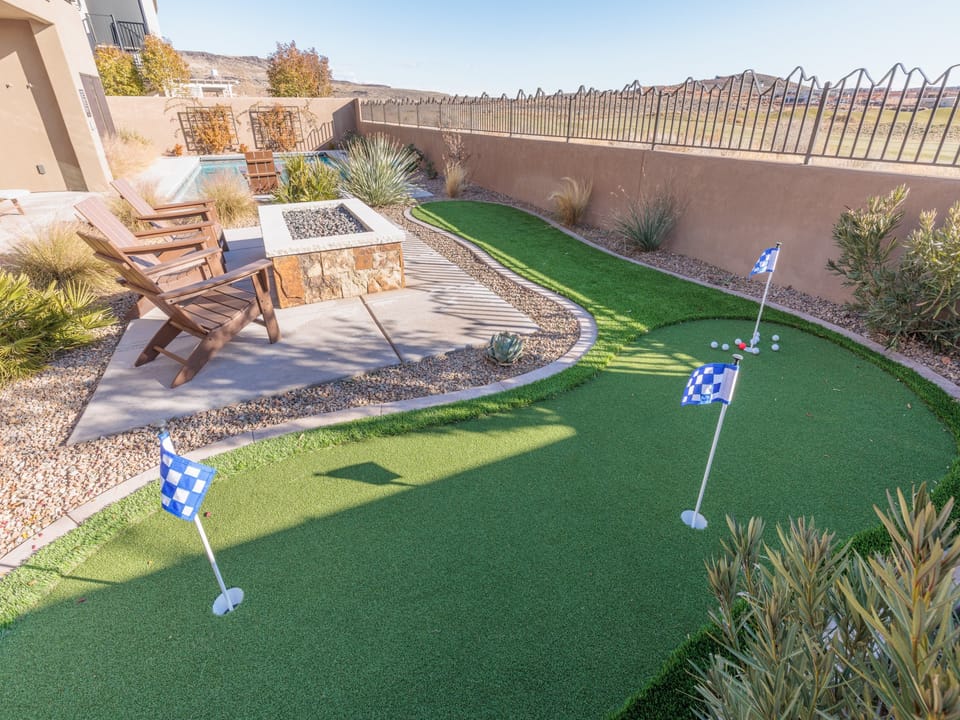 Private Putting Green Side View