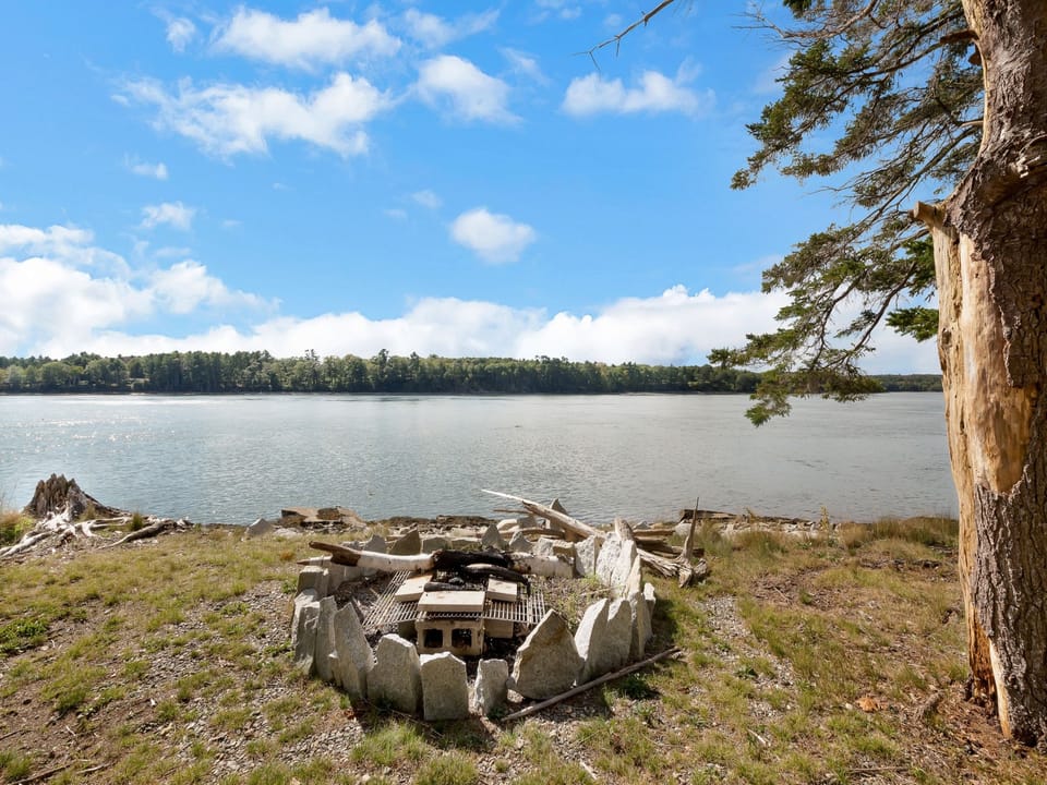 Enjoy the fireplace or make a lobster bake