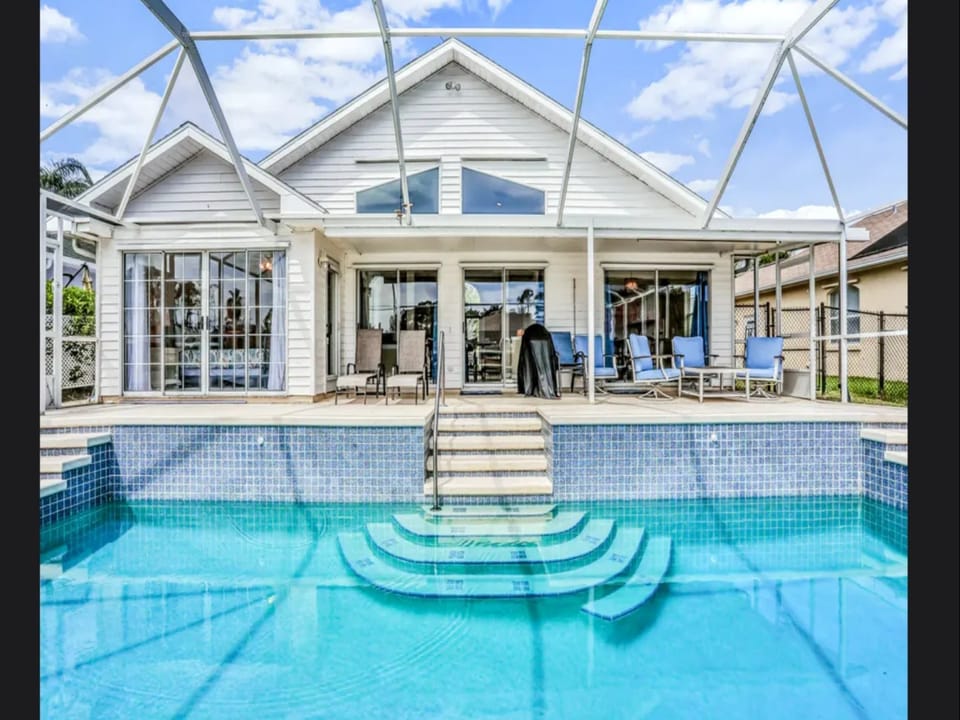 Easy access pool.