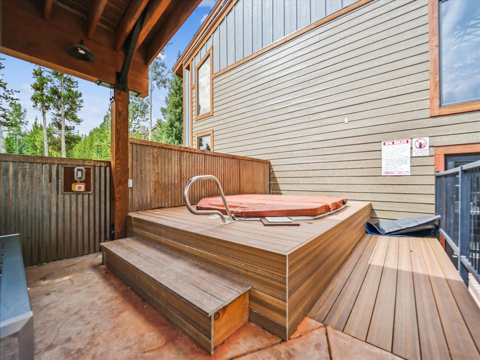 Hot Tub, Atrium 003, Breckenridge Vacation Rental