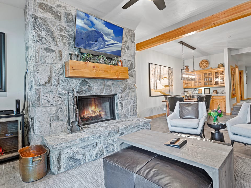 Trail's End Lodge at Deer Valley Resort - Two Bedroom Residence with Spa #404 Apartment in Park City