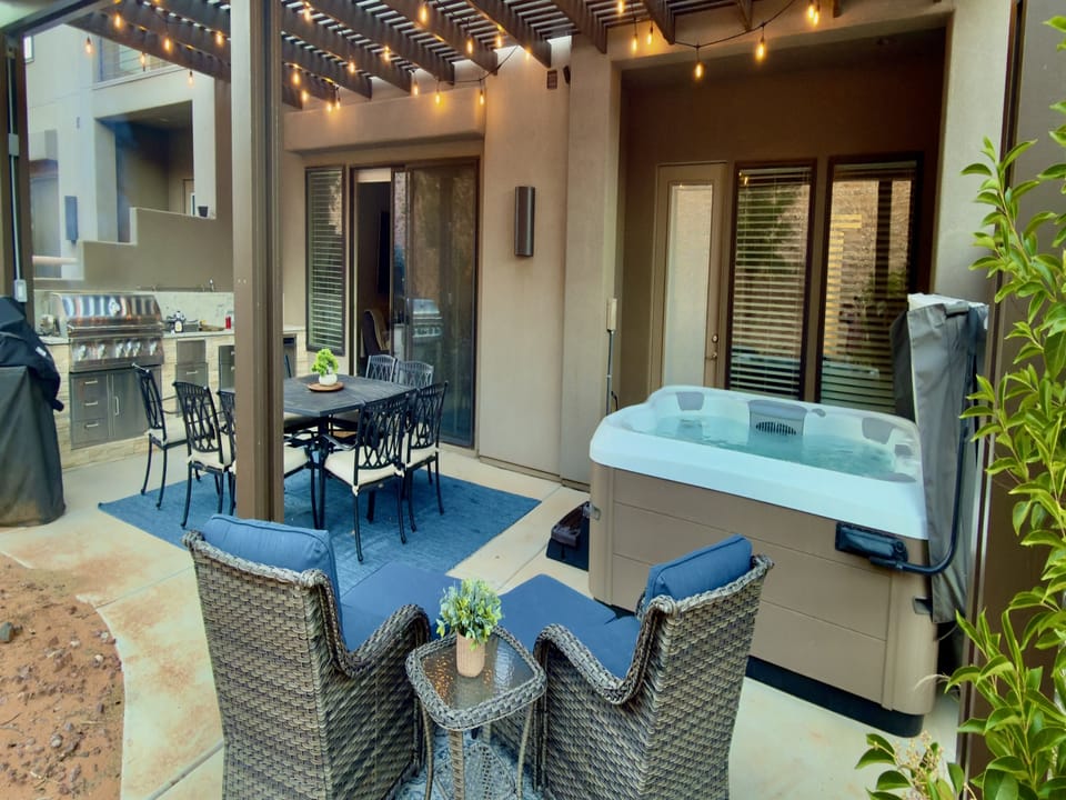 Back Patio Kitchen, Seating, Hot tub