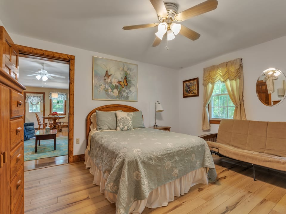 Queen size bed with futon for extra sleeping room.  All linens and pillows are provided.
