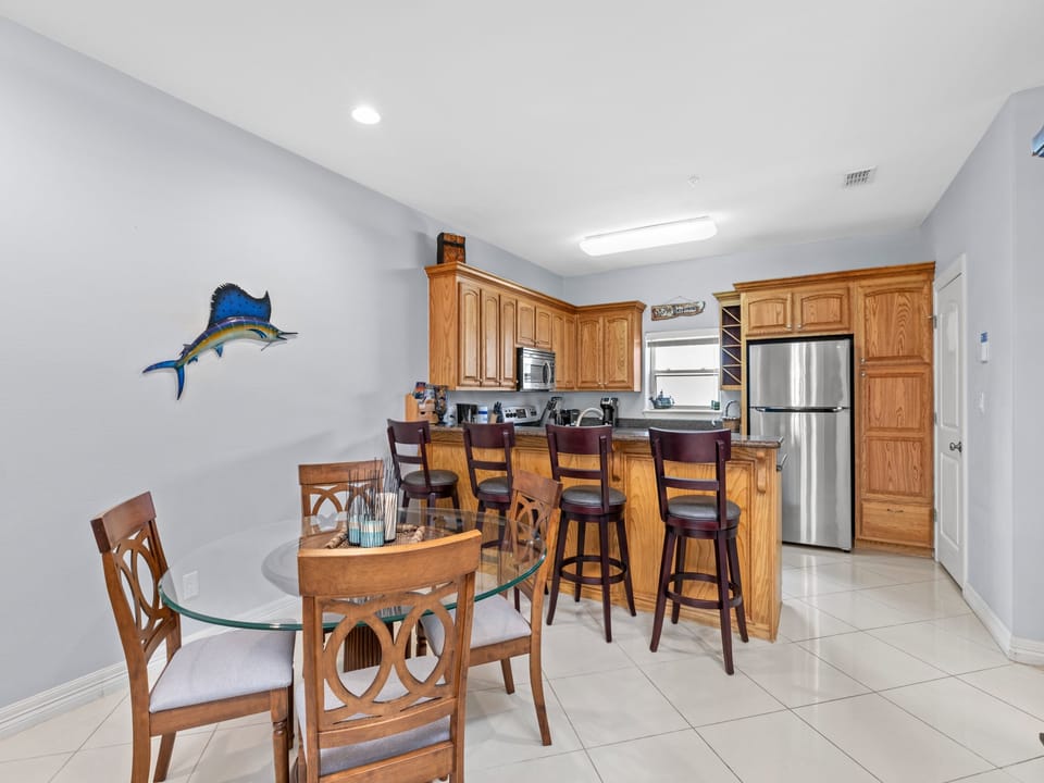 Dining Table comfortably sits 4