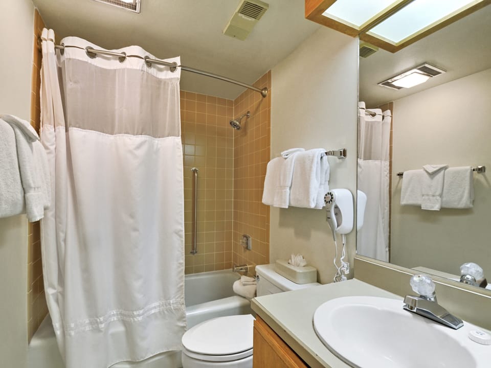 Village Square 2 Bedroom Condo #241/243/245 Apartment in Summit County