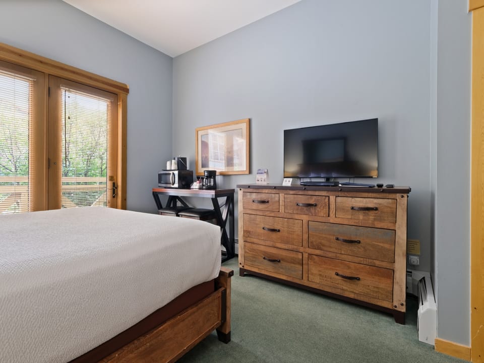 Tucker Mountain Hotel Style Room with 1 Bed  #107A Hotel in Copper Mountain