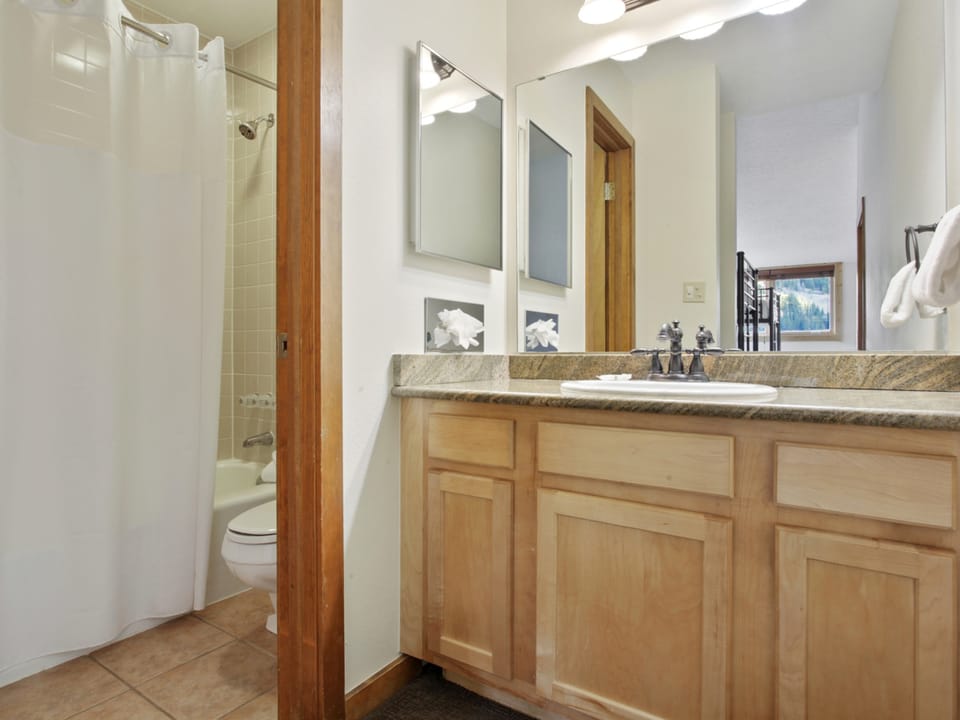 Foxpine 2 Bedroom + Loft Condo #305/307 Apartment in Copper Mountain