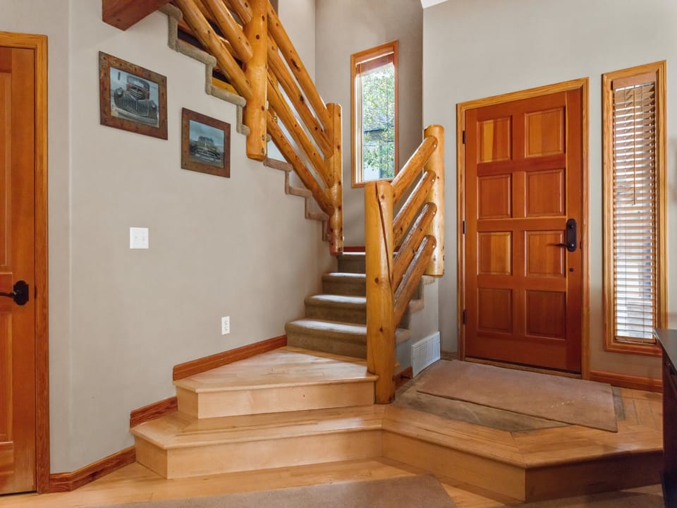 Deer Lake Village at Deer Valley Resort - Three Bedroom Condo with Loft and Hot Tub #2473 Apartment in Park City
