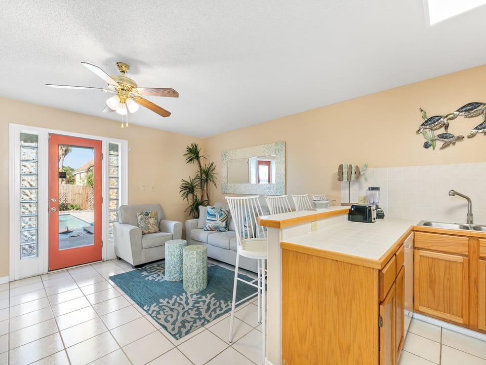 Kitchen bar seating for up to  4 guests