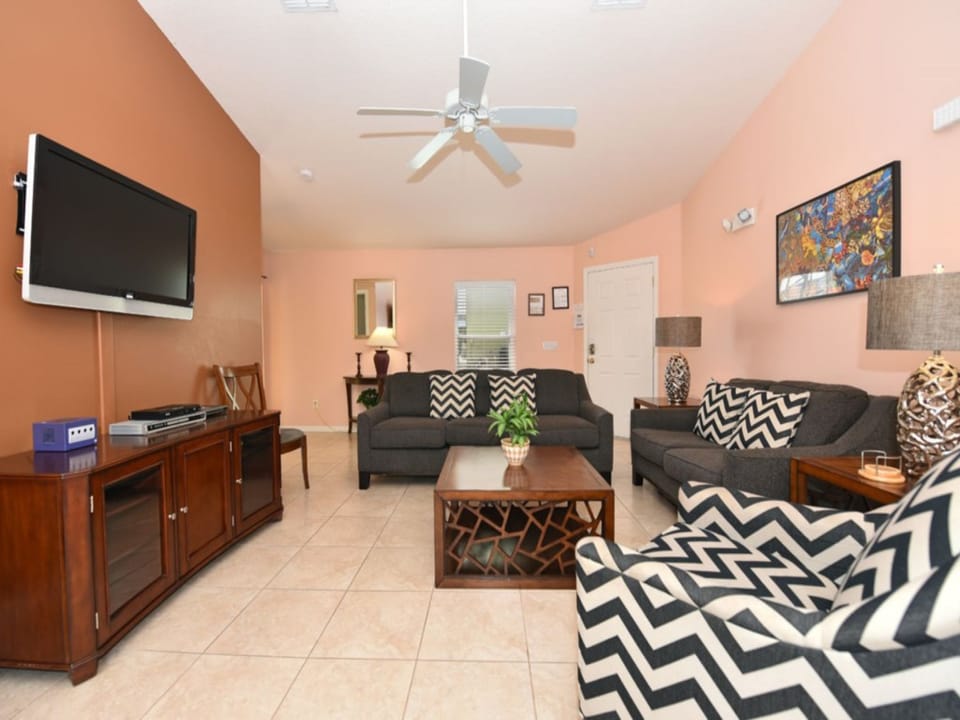 Living Room 1 1200.jpg