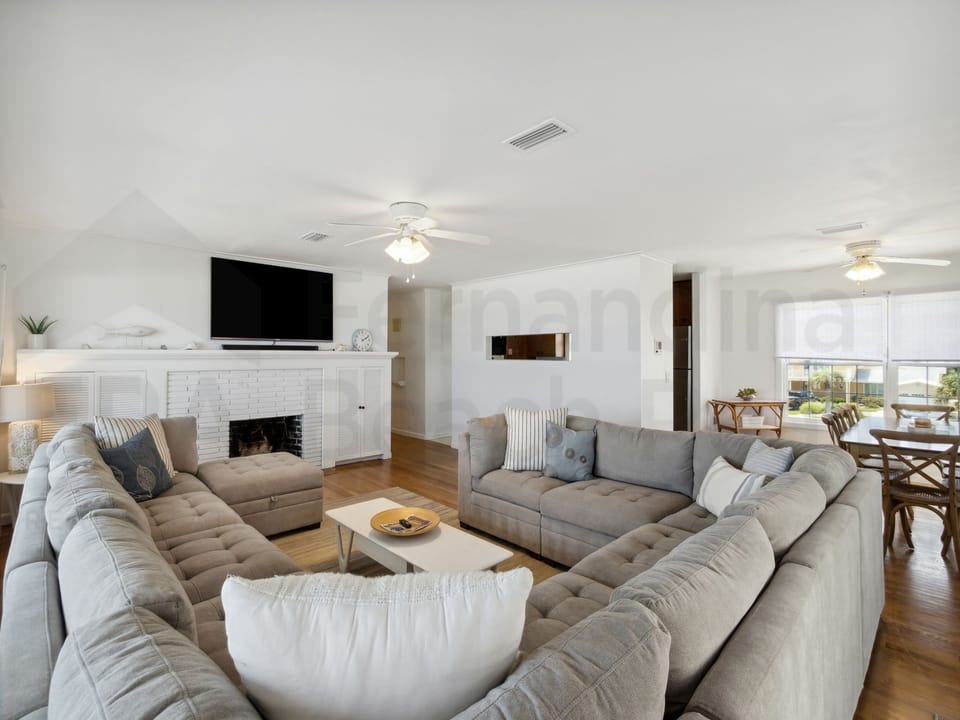 Living Area/TV