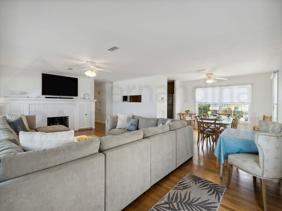 Living Area/TV