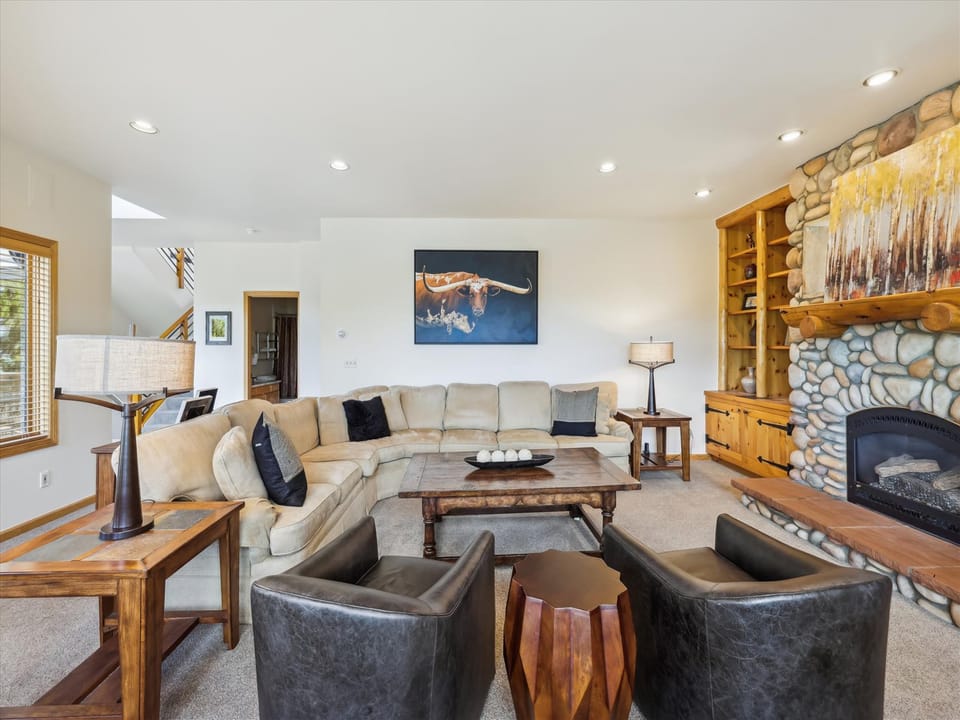 Living Area - Mountain View Lodge - Breckenridge Vacation Rental
