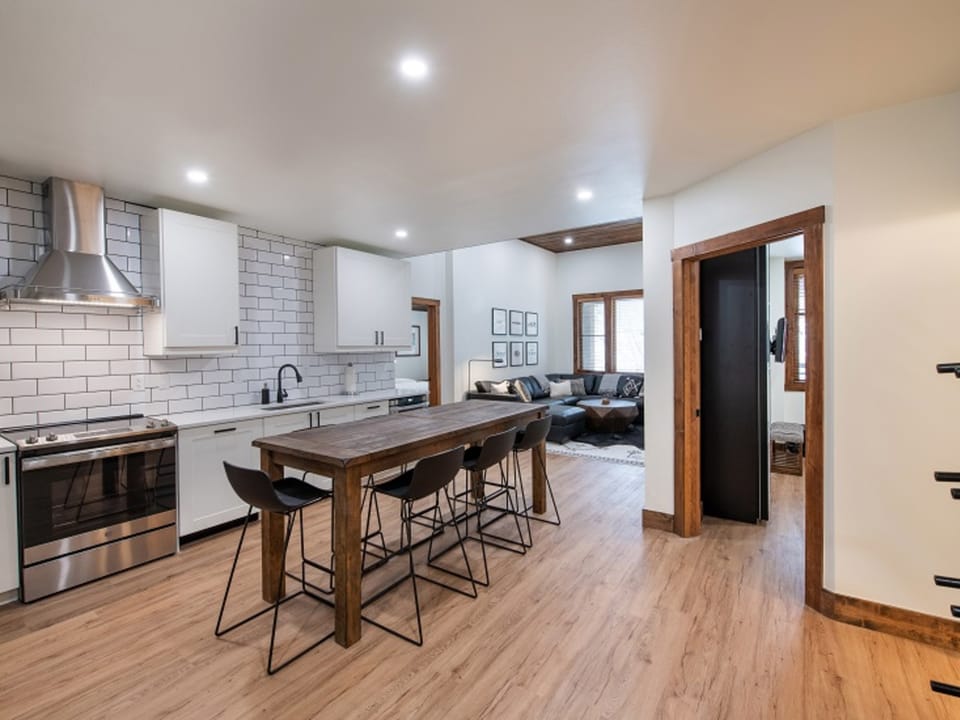 First Floor Condo Easy Access to Ski Adventure - Zephyr Mountain Lodge Premium-Rated 2100 Apartment in Winter Park