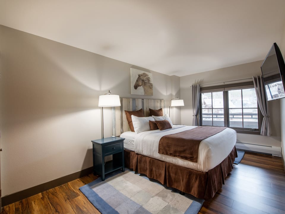 Slopeside Ski-In Ski-Out Condo - Zephyr Mountain Lodge Premium-Rated 1214 Apartment in Winter Park