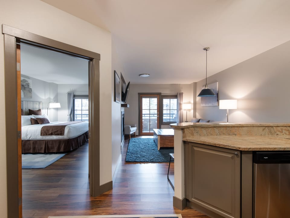 Slopeside Ski-In Ski-Out Condo - Zephyr Mountain Lodge Premium-Rated 1214 Apartment in Winter Park