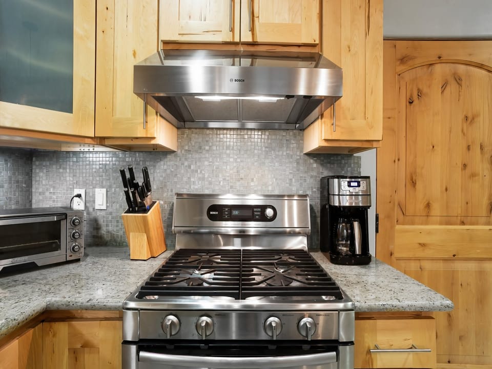Stainless steel four burner Chef's Range ready for family dinner!