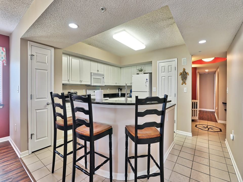 Breakfast Bar/Kitchen