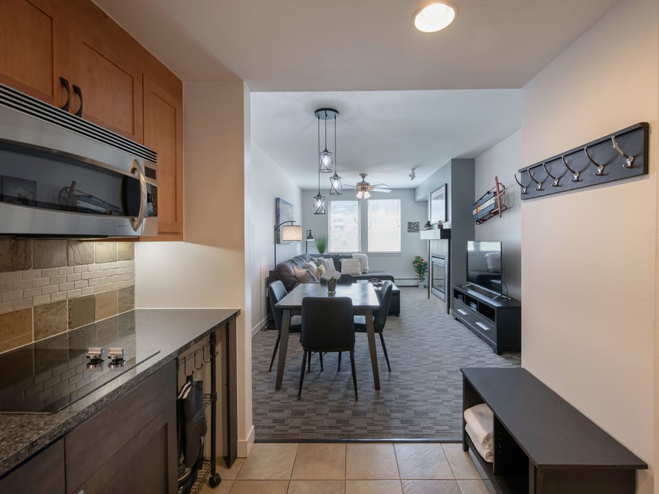 Contemporary Ski Condo with Continental Divide View- Fraser Crossing/Founders Pointe Premium-Rated 4470 Apartment in Winter Park