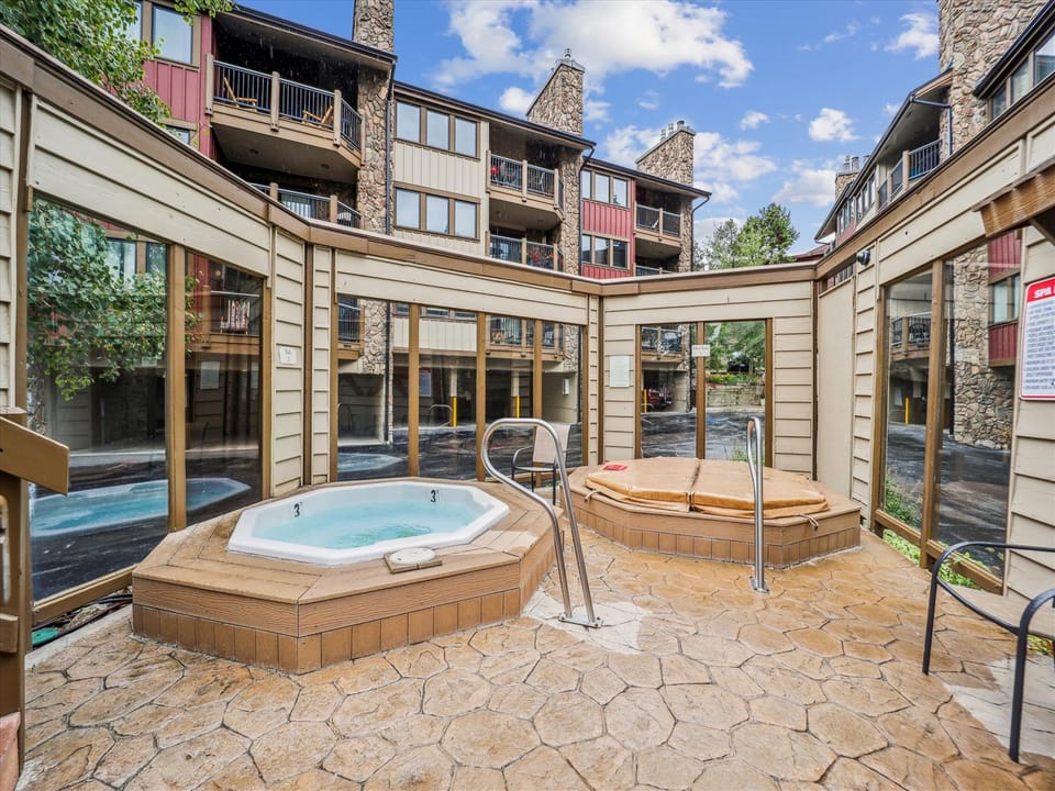 Communal Hot Tubs - Park Place 302C - Breckenridge Vacation Rental