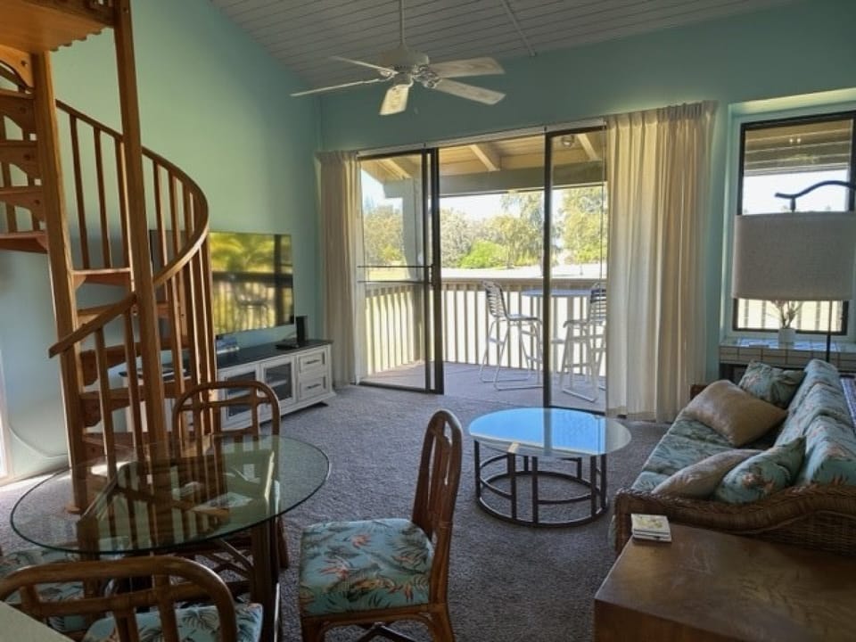 hall way to living room