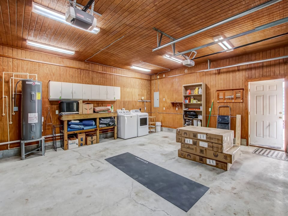 Garage/Laundry Area