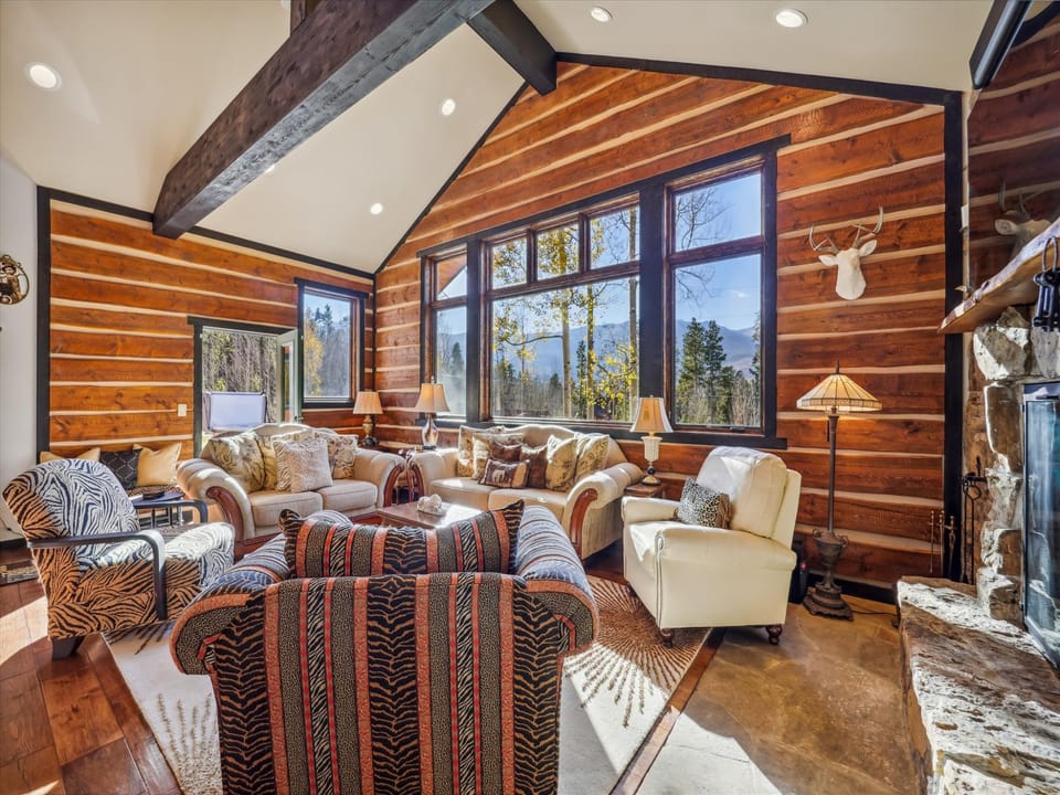 Living Area - Silver Circle Lodge - Breckenridge Vacation Rental