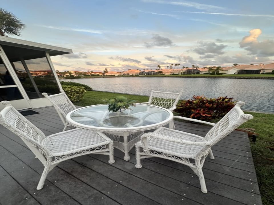 Outdoor Seating Area+